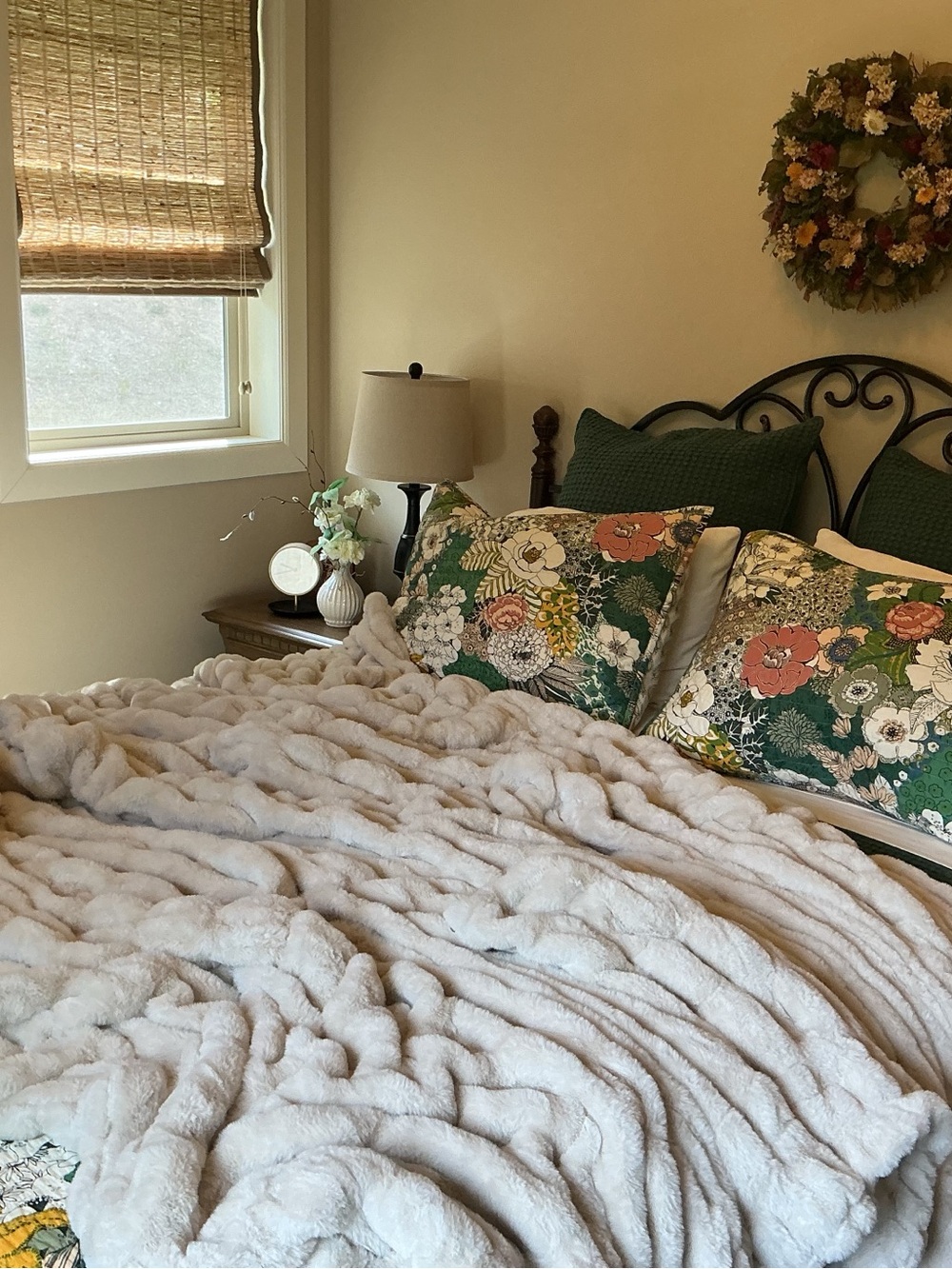 ✨ LIKE NEW Lola XL Luxe Blanket - Color: Creamy Cloud (80" x 90") NWOT - Picture 4 of 5